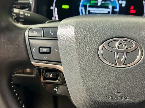 Used 2025 Toyota Camry SE FWD image 18