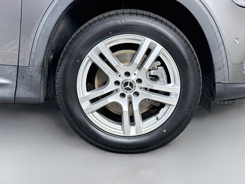Used 2022 Mercedes-Benz GLB 250 w/ Premium Package Lite image 32