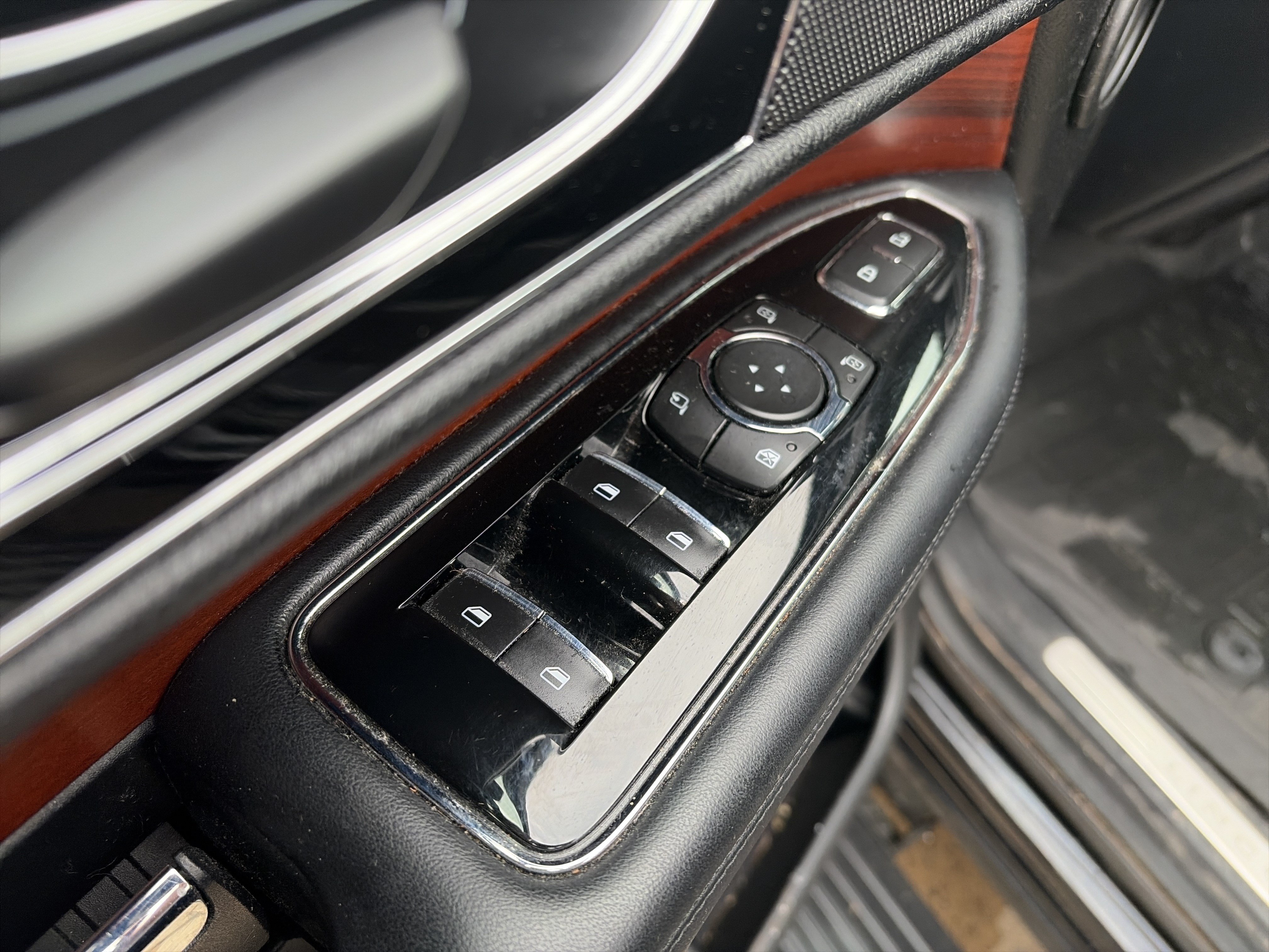 Used 2018 Lincoln Navigator Select AWD/4WD image 17