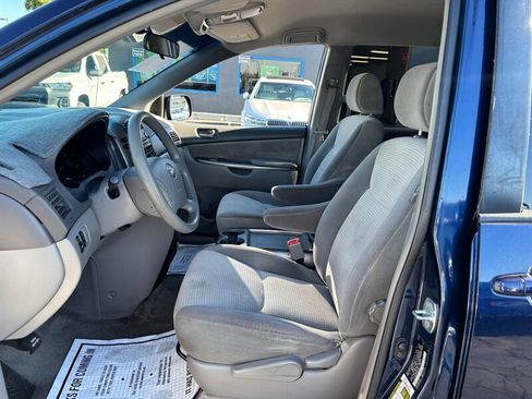 Used 2007 Toyota Sienna LE w/ LE Pkg 1 FWD image 10