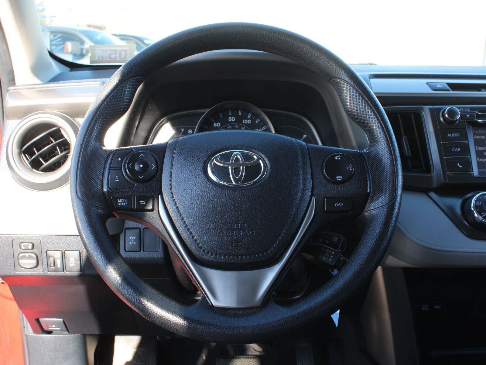 Used 2015 Toyota RAV4 LE AWD/4WD image 12