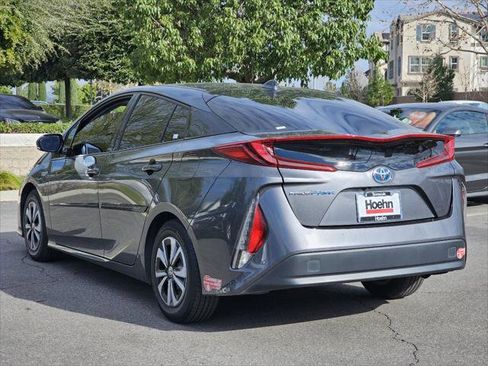 Used 2017 Toyota Prius Prime Premium image 9