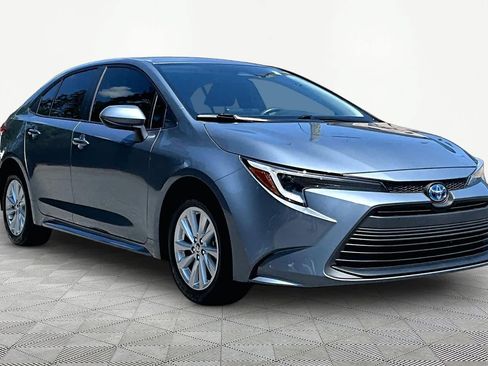 Used 2025 Toyota Corolla LE w/ LE Premium Package FWD image 3