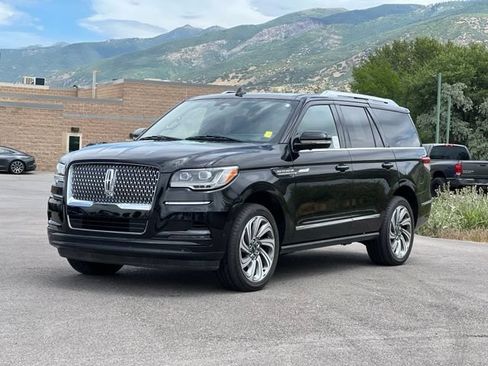 Used 2024 Lincoln Navigator Reserve AWD/4WD image 3