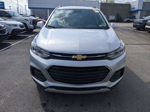 Used 2017 Chevrolet Trax LT w/ Driver Confidence Package image 2