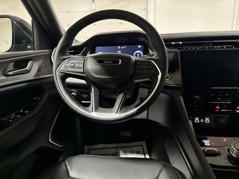 New 2025 Jeep Grand Cherokee Limited w/ Luxury Tech Group II image 21