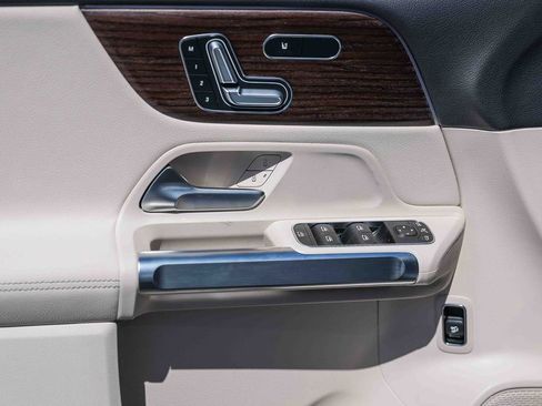 New 2026 Mercedes-Benz GLB 250 4MATIC image 22