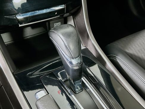 Used 2017 Honda Accord Sport image 23