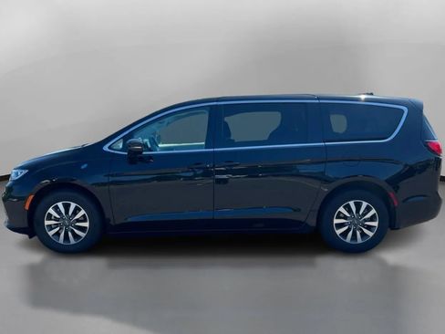 Used 2024 Chrysler Pacifica Limited FWD image 15