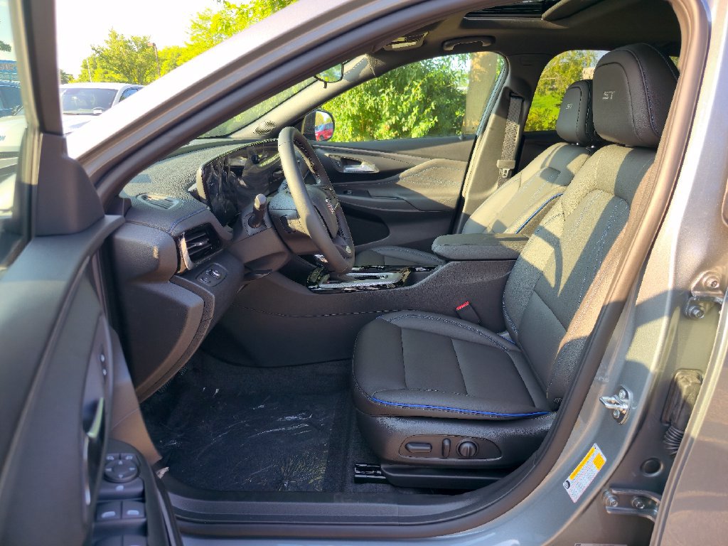 New 2026 Buick Envista Sport Touring w/ Convenience I Package FWD image 23