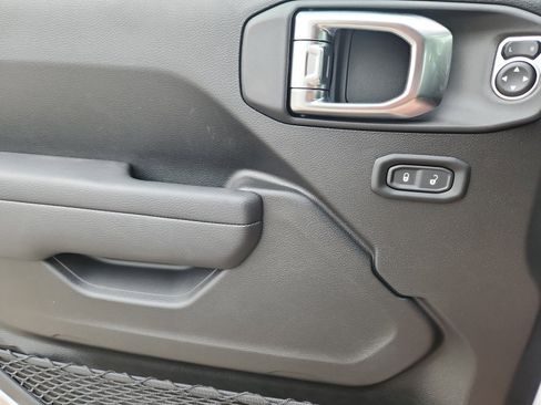 New 2025 Jeep Gladiator Willys image 14