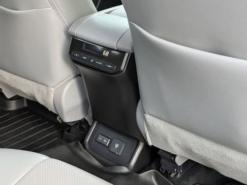 Used 2022 Toyota Highlander Limited image 33