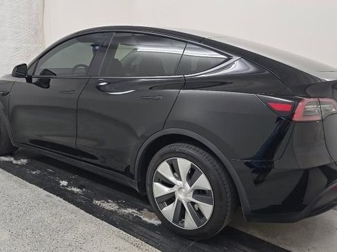 Used 2024 Tesla Model Y Long Range image 3