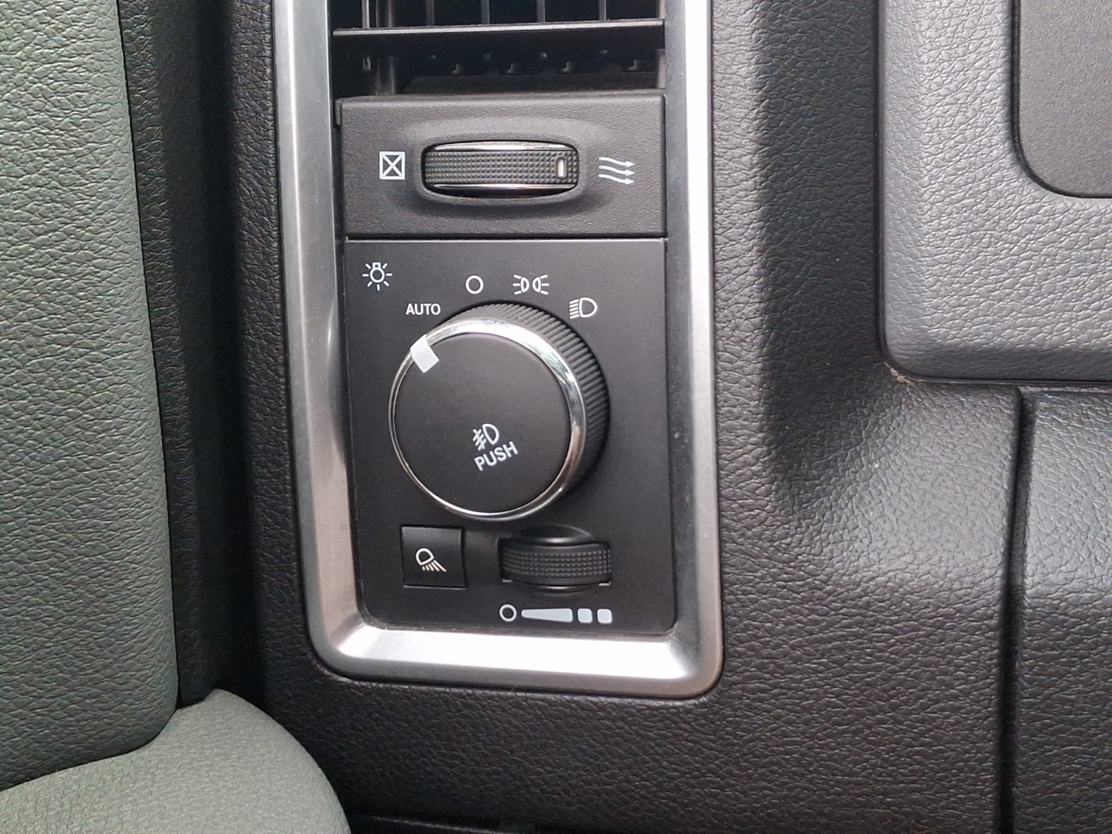 Used 2015 RAM 1500 Lone Star AWD/4WD image 23