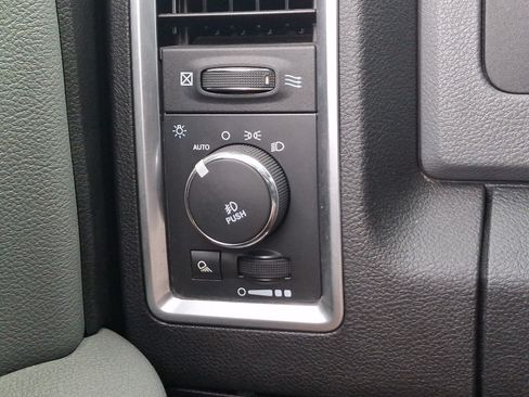 Used 2015 RAM 1500 Lone Star AWD/4WD image 23