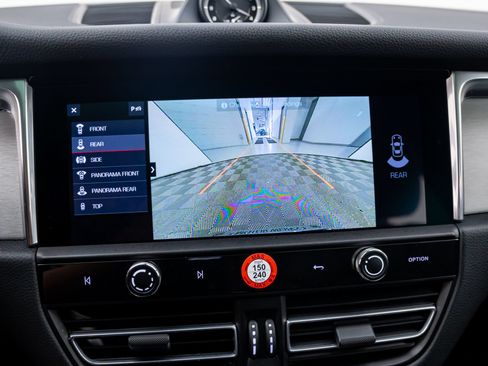 Certified 2026 Porsche Macan AWD/4WD image 26
