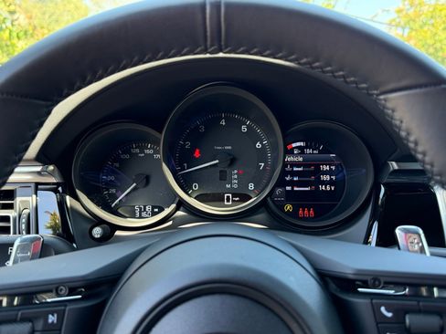 Used 2026 Porsche Macan AWD/4WD image 16