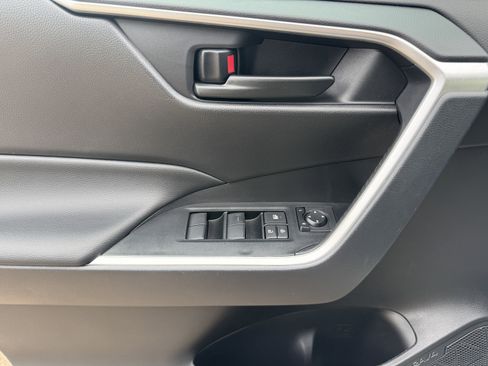 Used 2025 Toyota RAV4 LE image 9