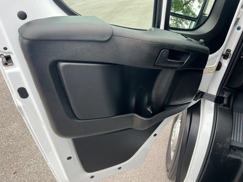 Used 2025 RAM ProMaster 2500 w/ Convenience Group FWD image 17