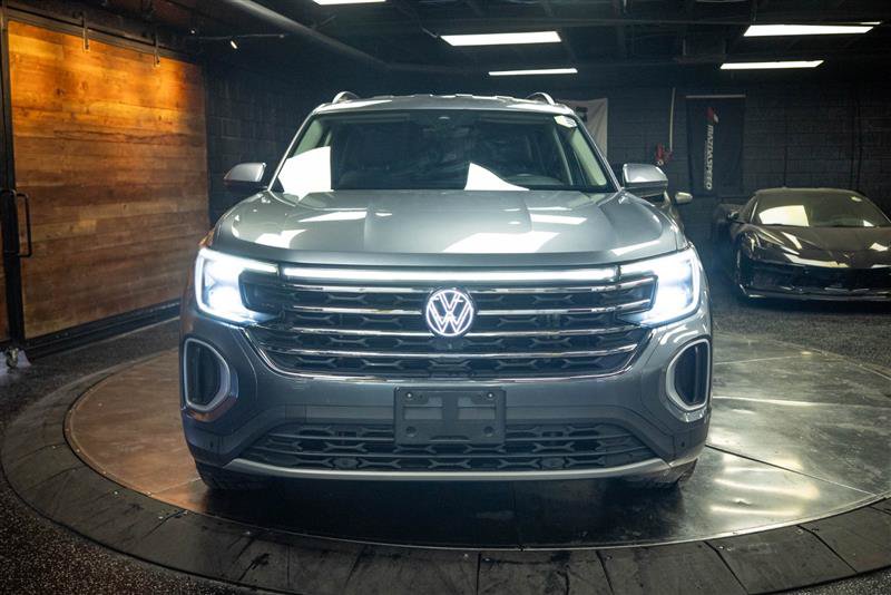Used 2025 Volkswagen Atlas SE AWD/4WD image 4