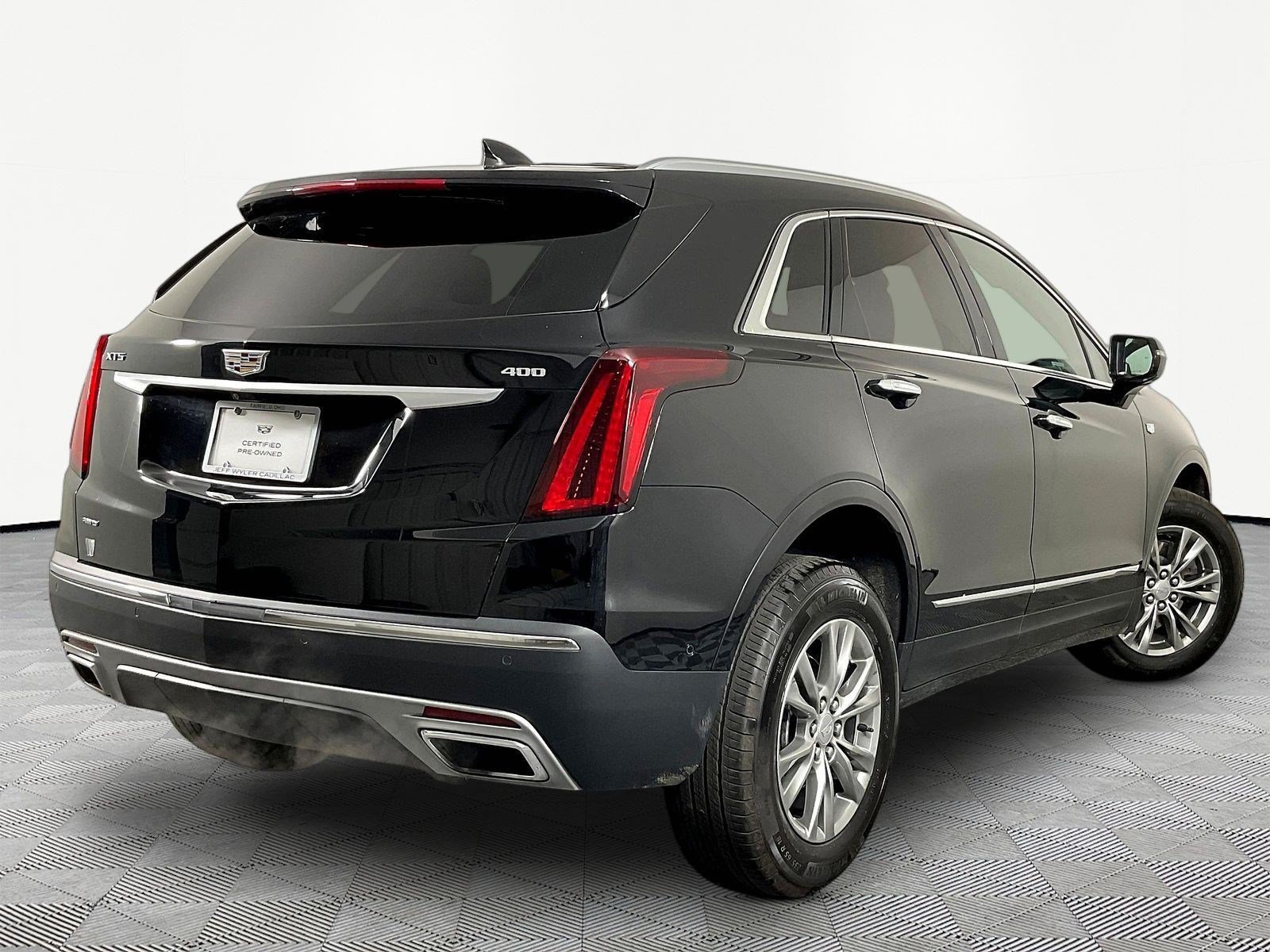 Used 2023 Cadillac XT5 Premium Luxury w/ Technology Package AWD/4WD image 6
