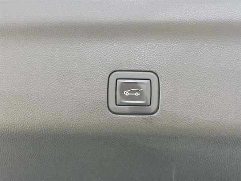 Used 2024 GMC Yukon AT4 w/ AT4 Premium Plus Package AWD/4WD image 43
