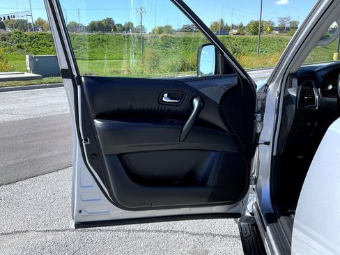 Used 2022 Nissan Armada SV image 9