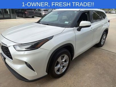 Used 2021 Toyota Highlander LE