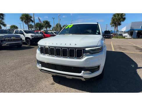 Used 2024 Jeep Wagoneer Series II w/ Flexible Seating Group image 7