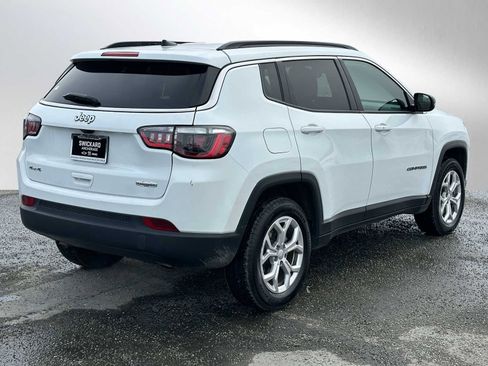 Used 2024 Jeep Compass Latitude AWD/4WD image 3