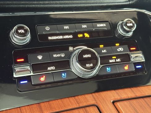 Used 2019 Lincoln Navigator Reserve AWD/4WD image 17