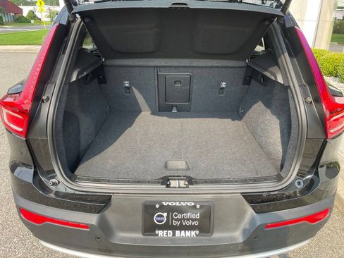 Used 2025 Volvo XC40 B5 Core AWD/4WD image 12