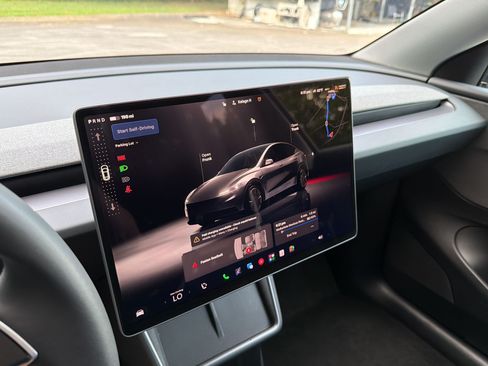 Used 2026 Tesla Model Y 2WD image 19