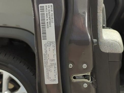 Used 2023 Jeep Compass Latitude AWD/4WD image 28