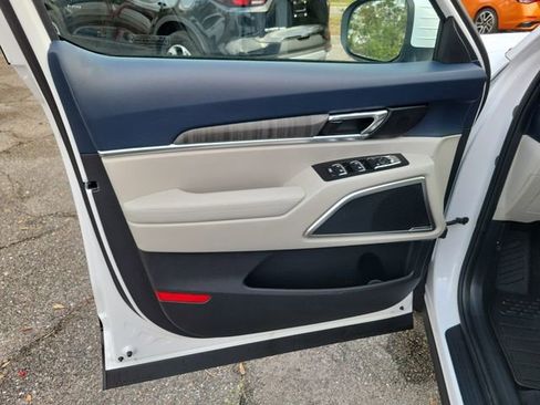 Used 2025 Kia Telluride EX image 9