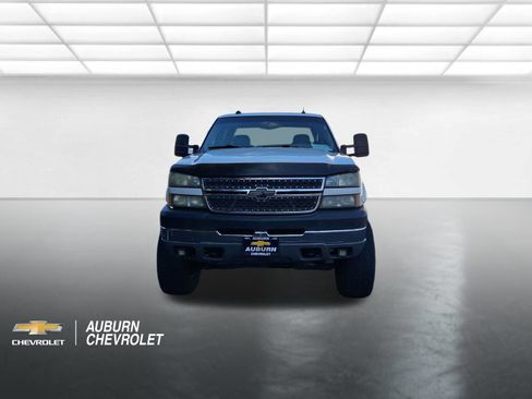Used 2005 Chevrolet Silverado 2500 LT w/ Heavy-Duty Power Package AWD/4WD image 8