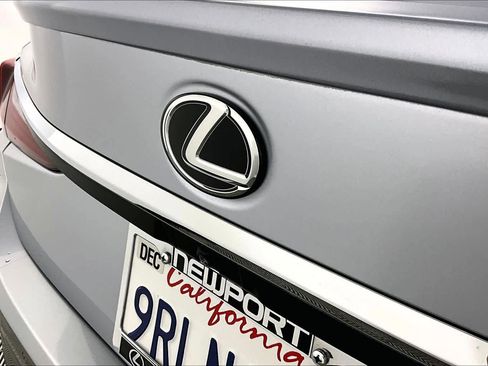 Used 2025 Lexus ES 300h w/ Premium Package image 29