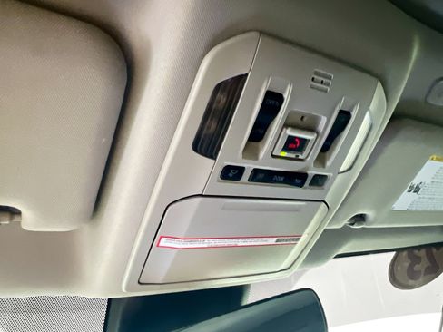 Used 2023 Toyota Highlander FWD image 14