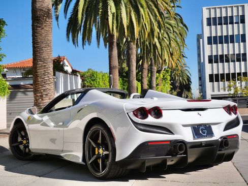 Used 2022 Ferrari F8 Tributo image 10