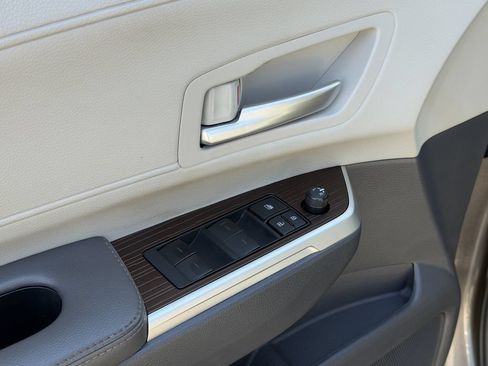 Certified 2024 Toyota Sienna XLE w/ XLE Plus Package FWD image 19