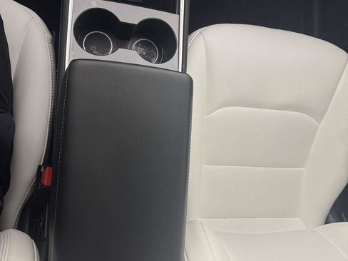 Used 2025 Tesla Model Y Long Range AWD/4WD image 18