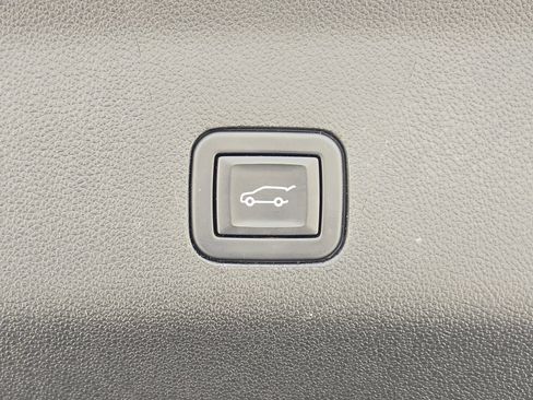 Used 2024 Chevrolet Tahoe High Country AWD/4WD image 11