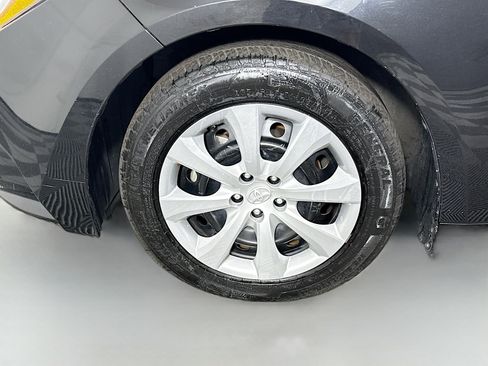 Used 2021 Toyota Corolla LE image 37