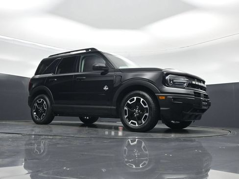 Used 2023 Ford Bronco Sport Outer Banks w/ Tech Package AWD/4WD image 4