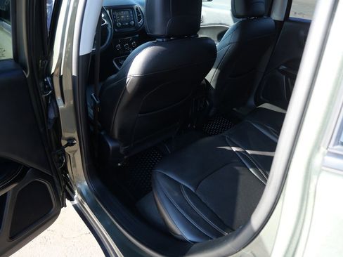 Used 2018 Jeep Compass Latitude w/ Cold Weather Group image 19