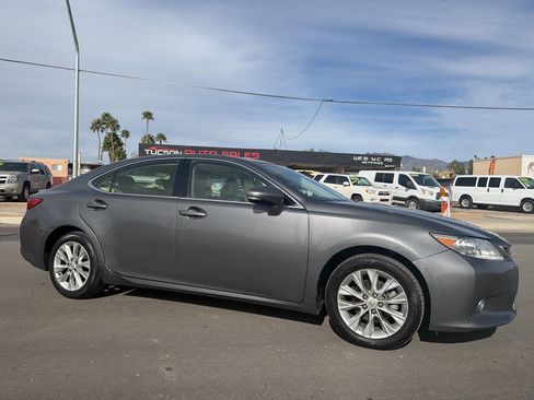 Used 2014 Lexus ES 300h w/ Luxury Package w/Bamboo Trim image 10