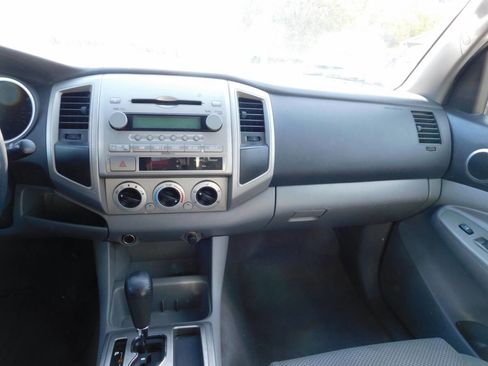 Used 2005 Toyota Tacoma PreRunner image 6