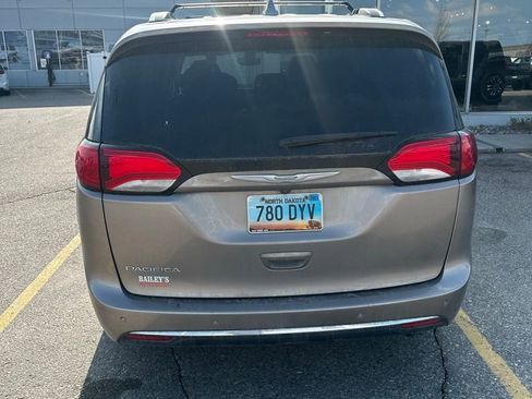 Used 2017 Chrysler Pacifica Touring-L Plus w/ Tire & Wheel Group FWD image 6