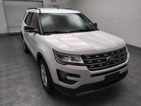 Used 2016 Ford Explorer XLT AWD/4WD image 13