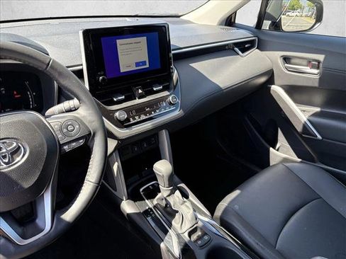 Certified 2025 Toyota Corolla Cross XLE FWD image 15